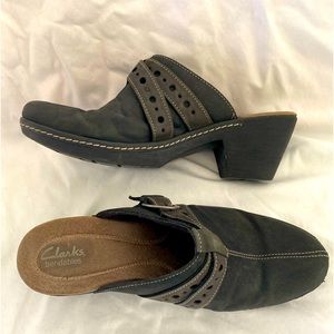 Clarks dark brown clogs